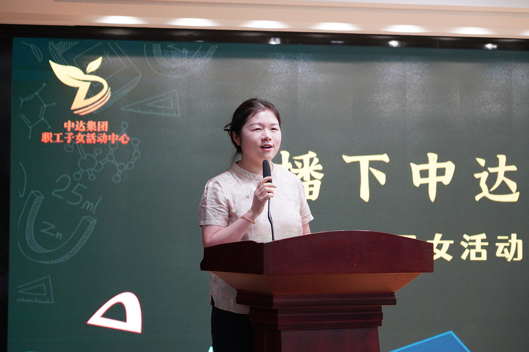 1760516403520972.jpg 暑托班結(jié)業(yè)儀式第二期3.jpg