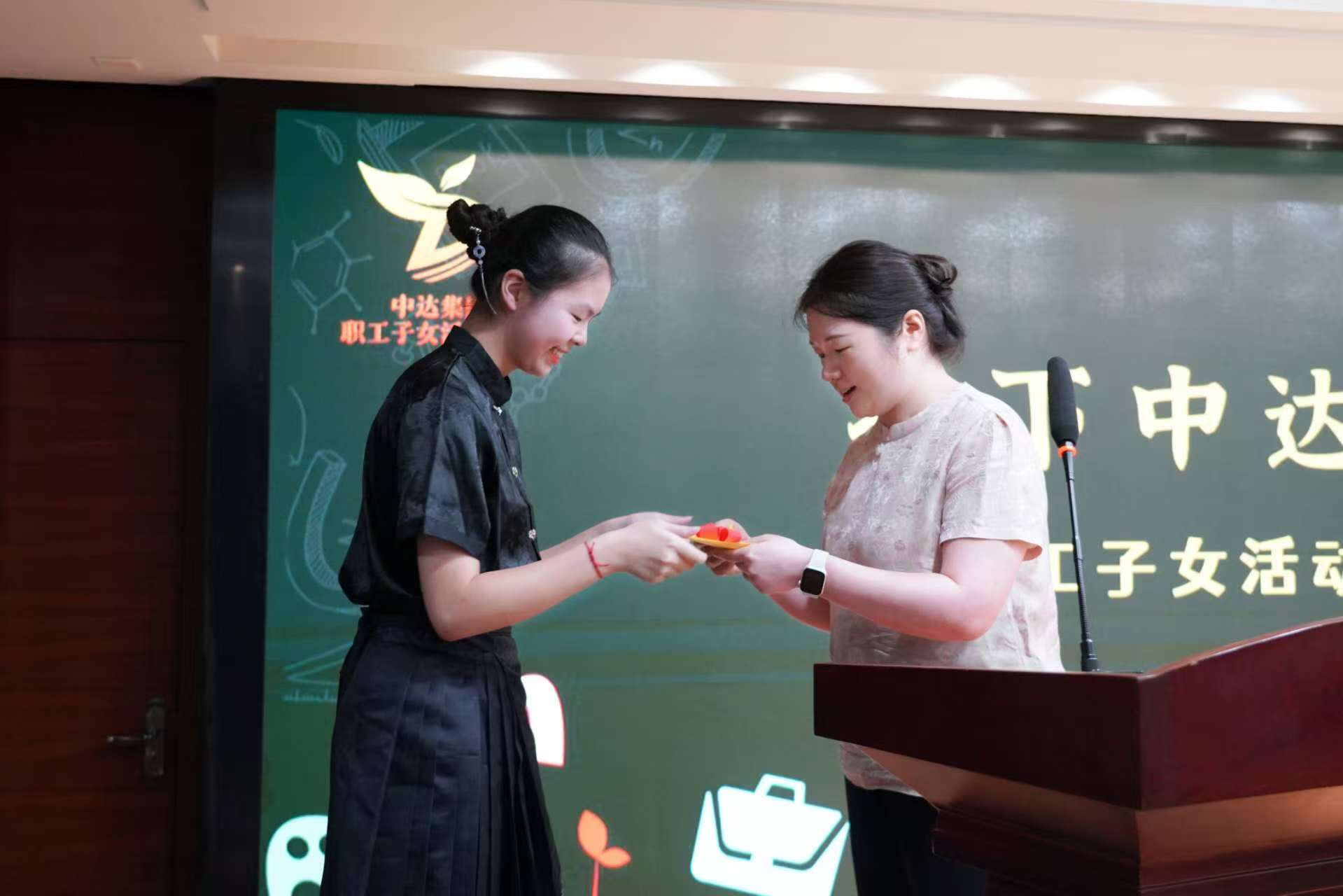 1760516412446856.jpg 暑托班結(jié)業(yè)儀式第二期6.jpg